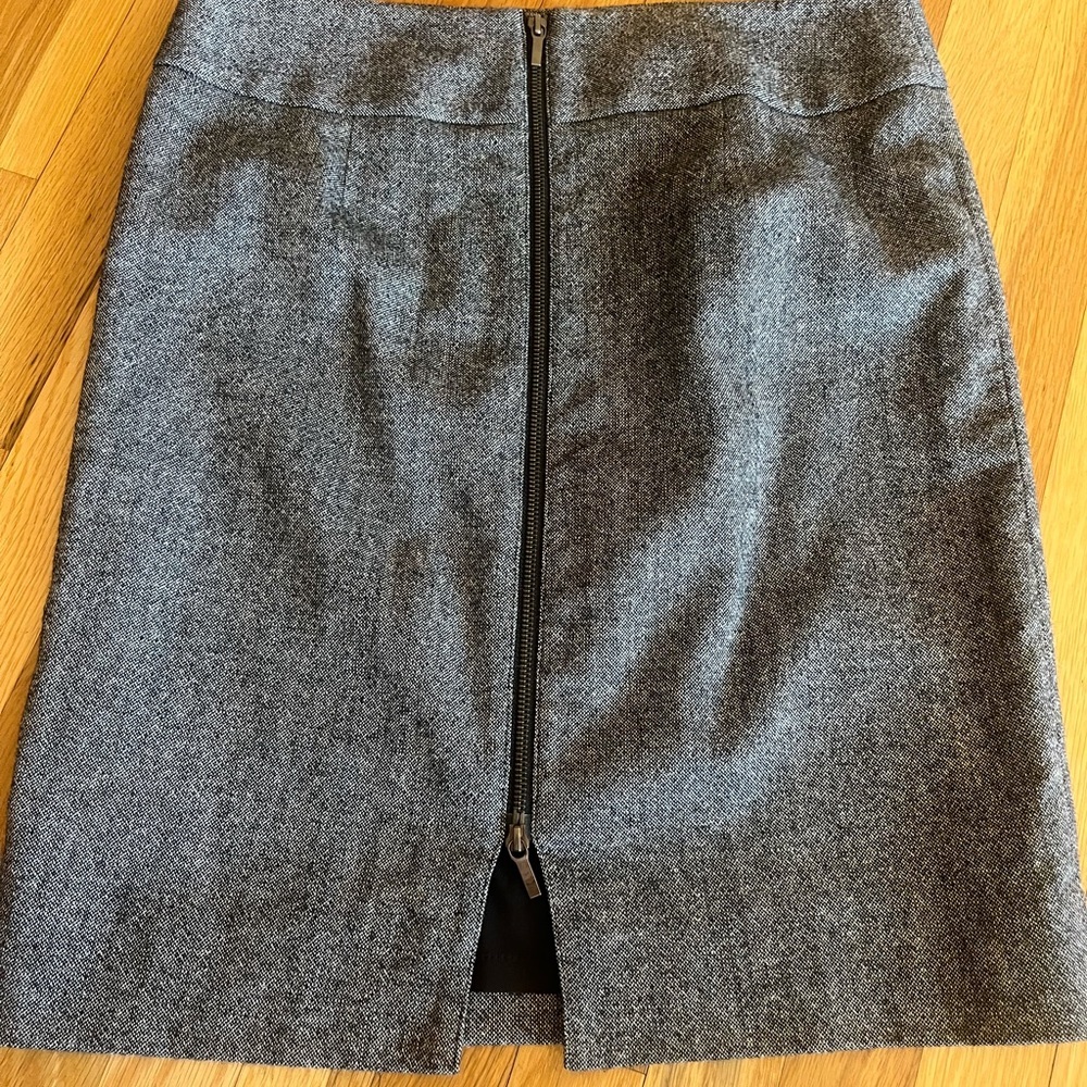Banana Republic Size 12 tweed Skirt with Zipper - Picture 5 of 8